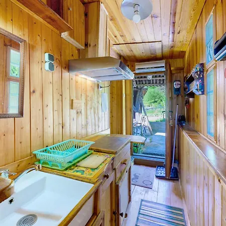 Petit Chez Gaston Chalet *